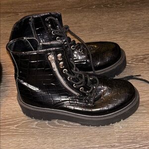 Steve Madden Black Lace Up Boots